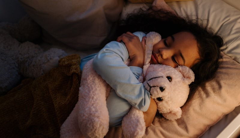 راه‌حل‌های درمان بی خوابی در کودکان چیست؟
