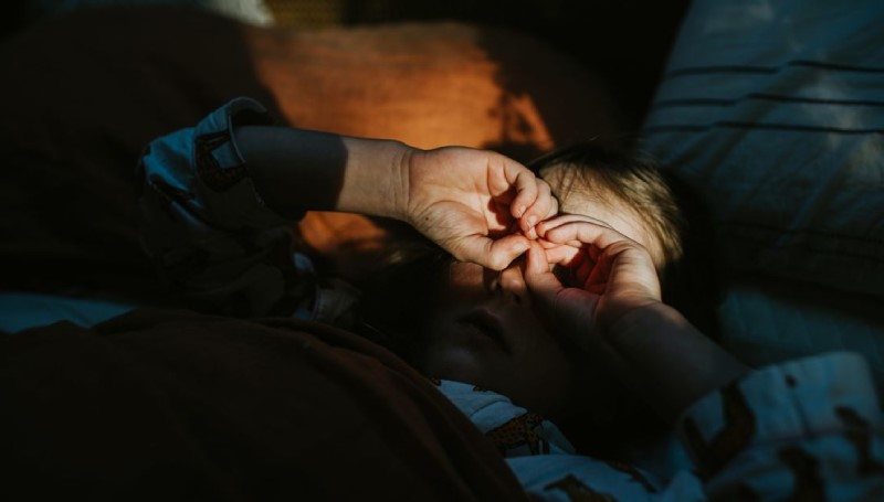 راه‌حل‌های درمان بی خوابی در کودکان چیست؟